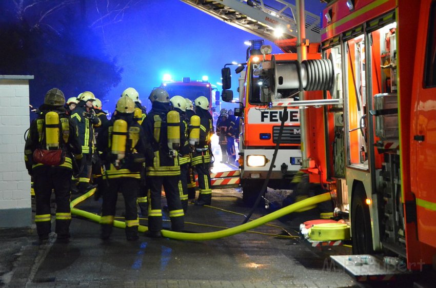 Feuer 4 Koeln Immendorf Giesdorfer Allee P155.JPG